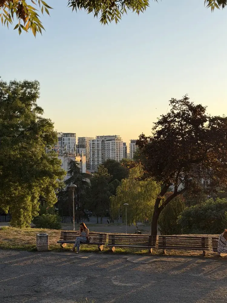 Вид со сквера у Отеля Москва